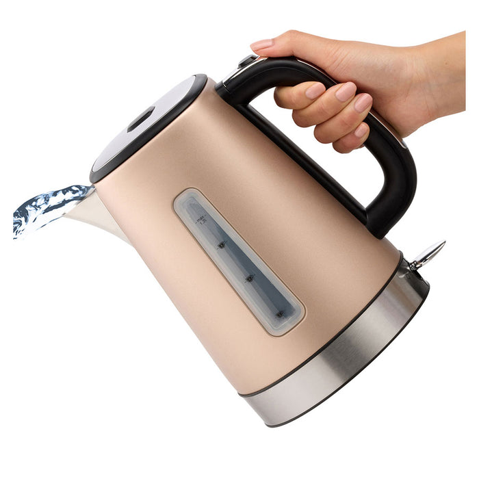 russell_hobbs_kettle_nz_pouring