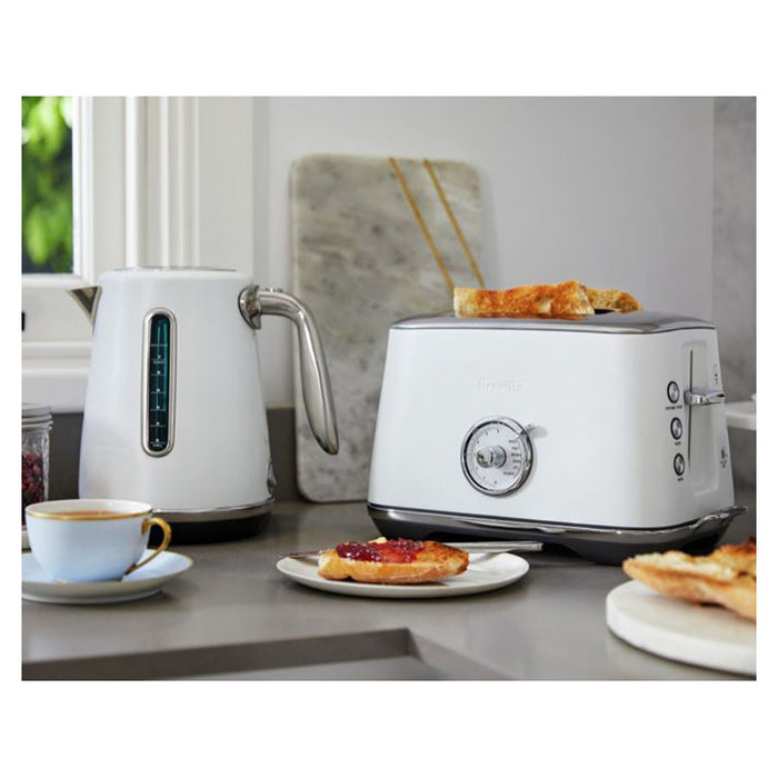   Breville_luxe_toaster_and_kettle_set_lifestyle_white.